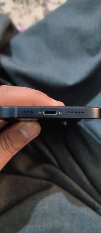 iPhone 12 4