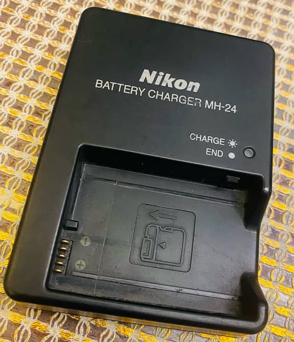 Nikon DSLR Camera Charger (MH-24) 0