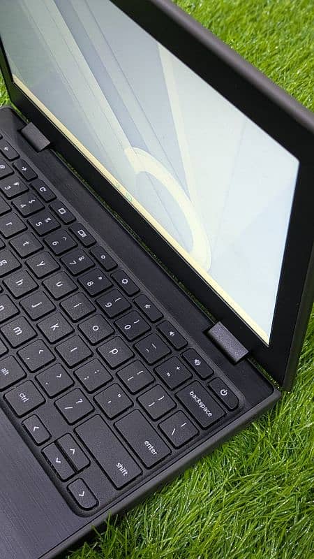 Lenovo 100E Chromebook 2nd Gen 4 GB 32 GB - 11.6″ Display - Nontouch 1