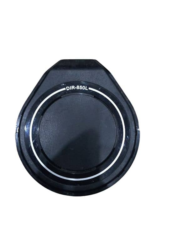 D-link DIR-850L dual band wifi router. 1