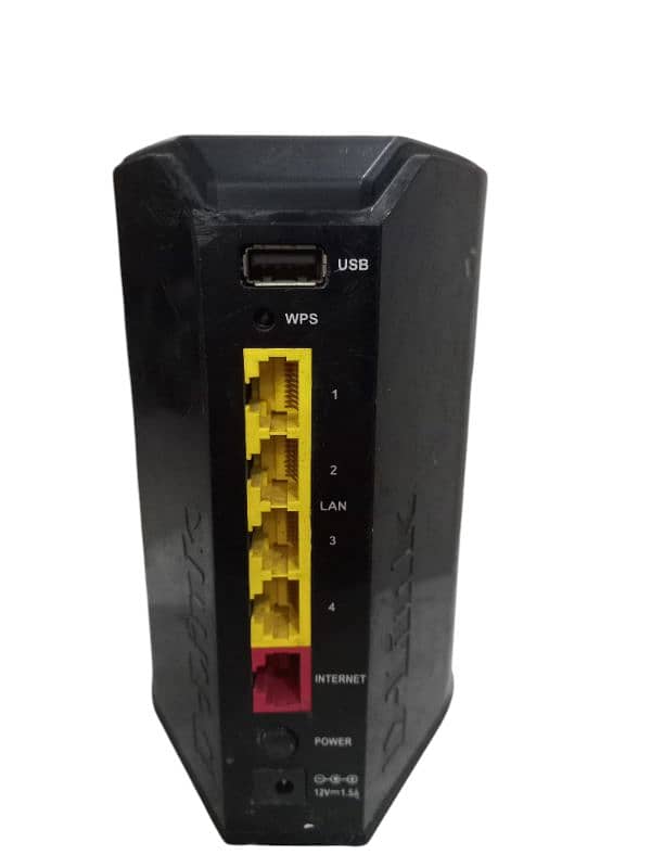 D-link DIR-850L dual band wifi router. 2