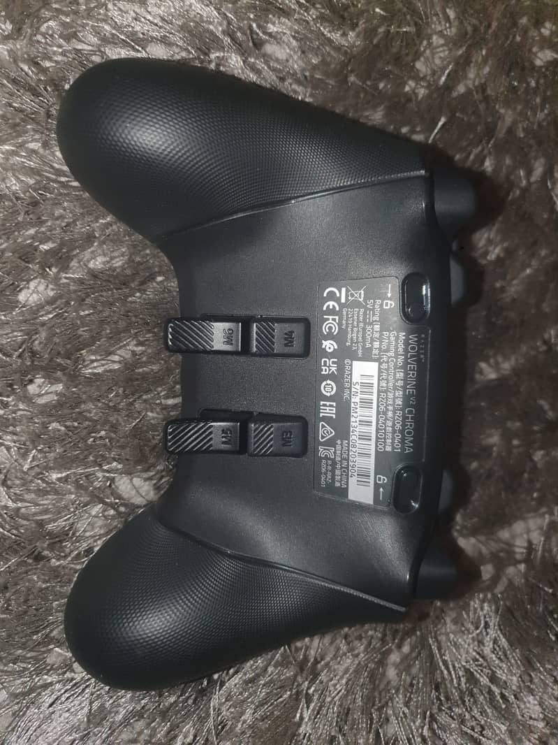 Razer Wolverine V2 Chroma Pro Controller 1