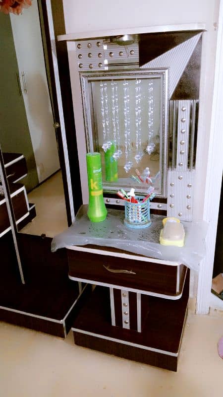 bedroom set 4 pieces 5