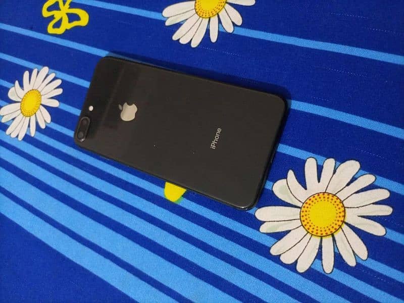 iphone 8 plus 64 gb watssap 03141813035 0