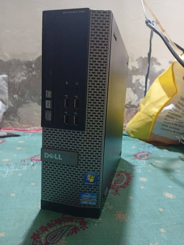 8 GB Ram 500 GB Harddrive 128GB SSD CARD 1GB DR5 GRAFIC CARD 0