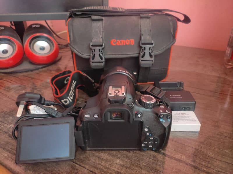 Canon EOS 650D with 18-55 Lens Vertical Touch Screen 1