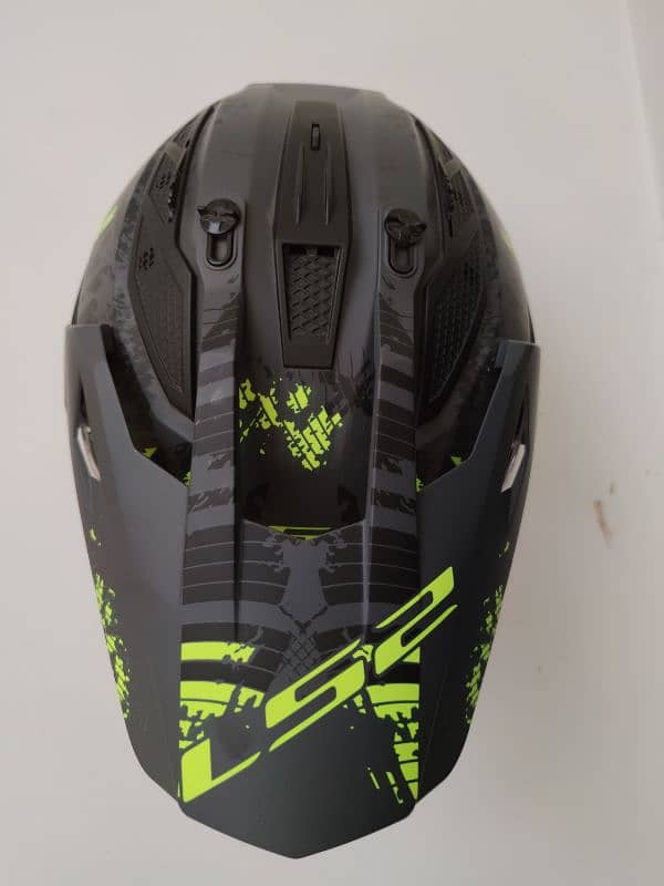 LS2 Helmet ( Size Medium ) 1