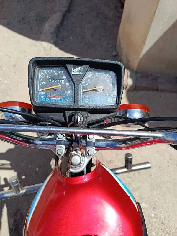 Honda CG 125 red colour for sale, contact this number ( 03439794249) 6
