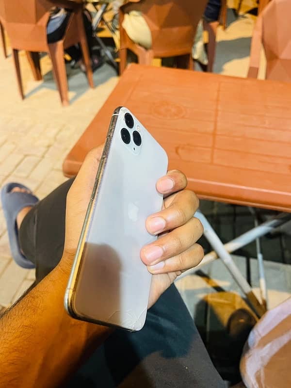 iphone 11 pro max 2