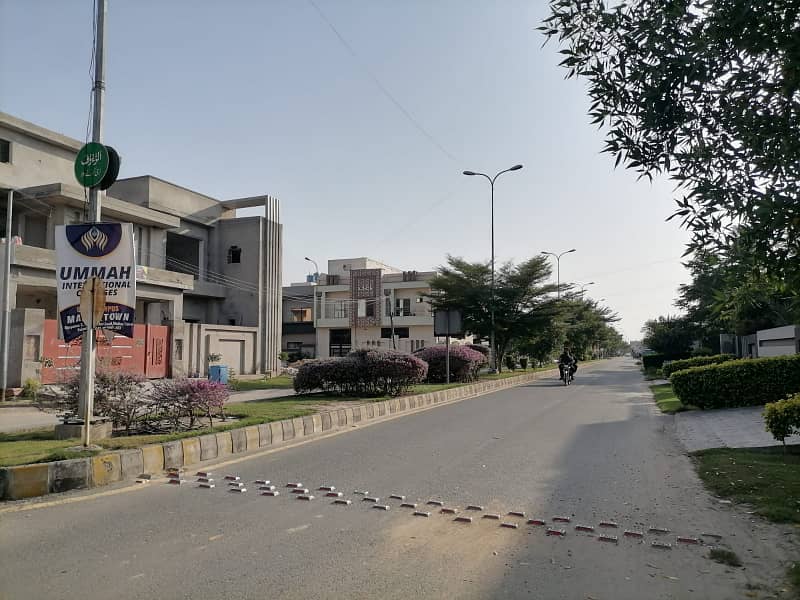 10 Marla Plot Available For Sale 8
