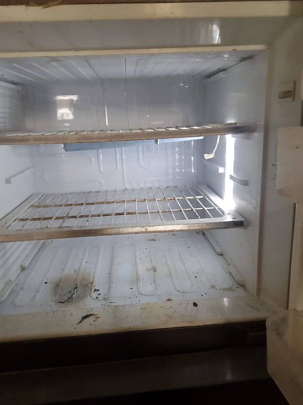 Running kenwood refigrator model KRF-320GD for sale 10