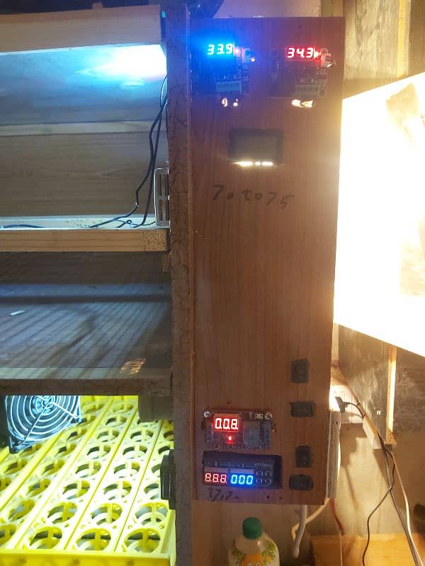 200 plus eggs incubator 4