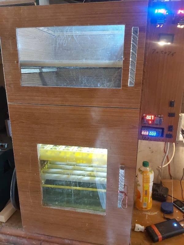 200 plus eggs incubator 7