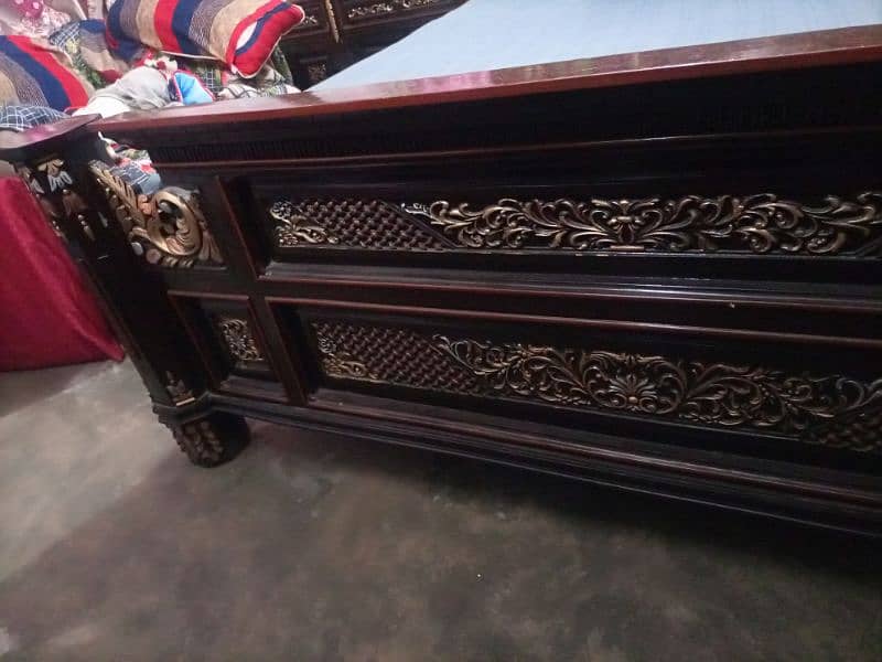 Bed and dressing table for sale 1