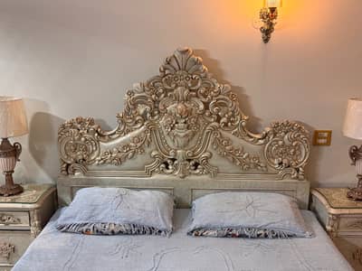 King size double Bed set for sale made with solid wood with mattress