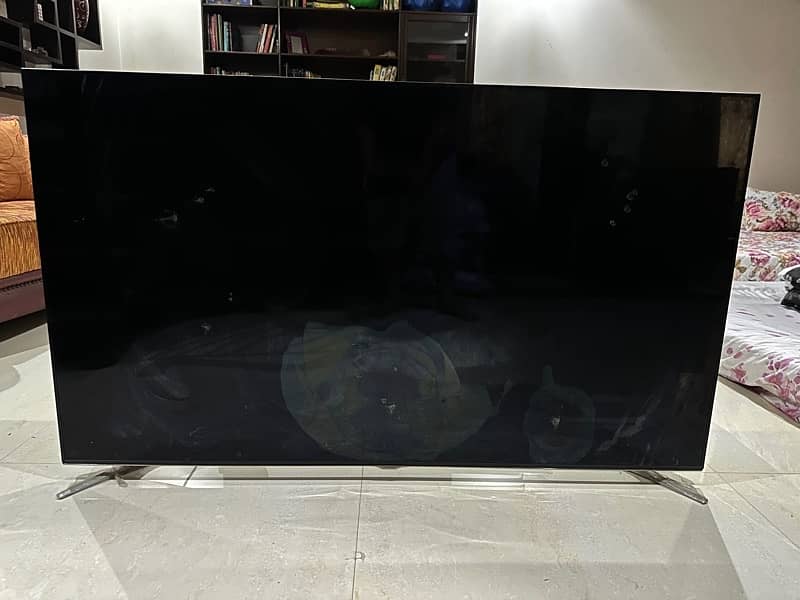 Samsung 60” F8000 3D Smart LED TV Broken Screen, Powers On 0