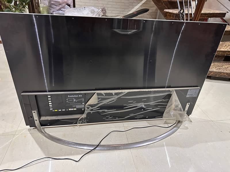 Samsung 60” F8000 3D Smart LED TV Broken Screen, Powers On 5