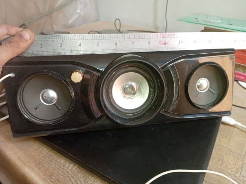 stereo amplifier speaker system. 5volte operative. 0