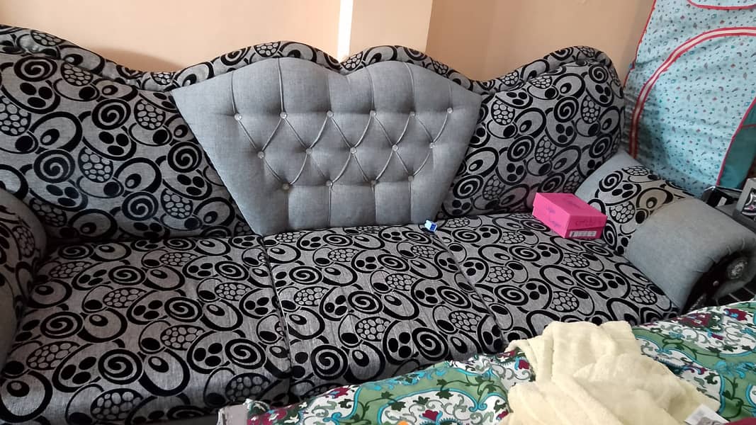 5 seater Sofa set for sale 0