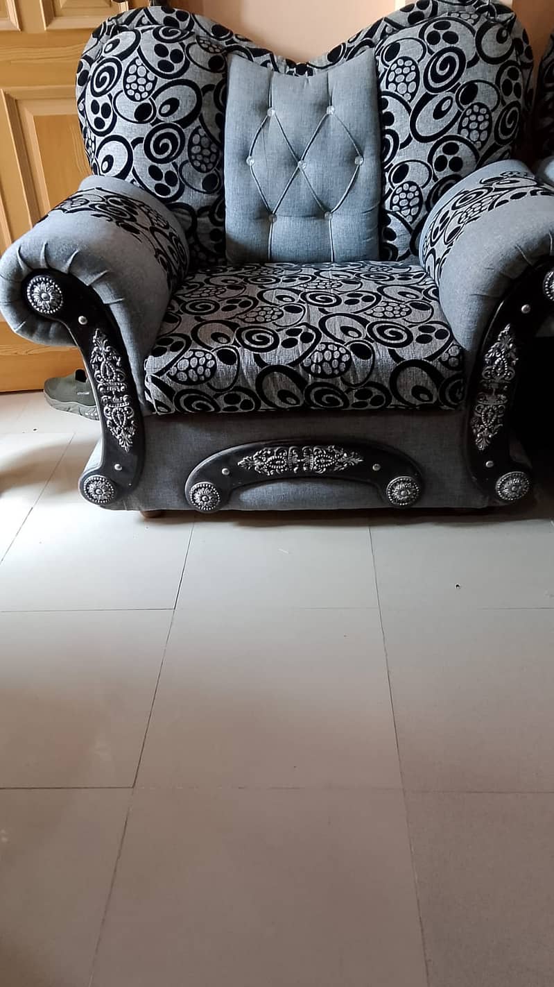 5 seater Sofa set for sale 1