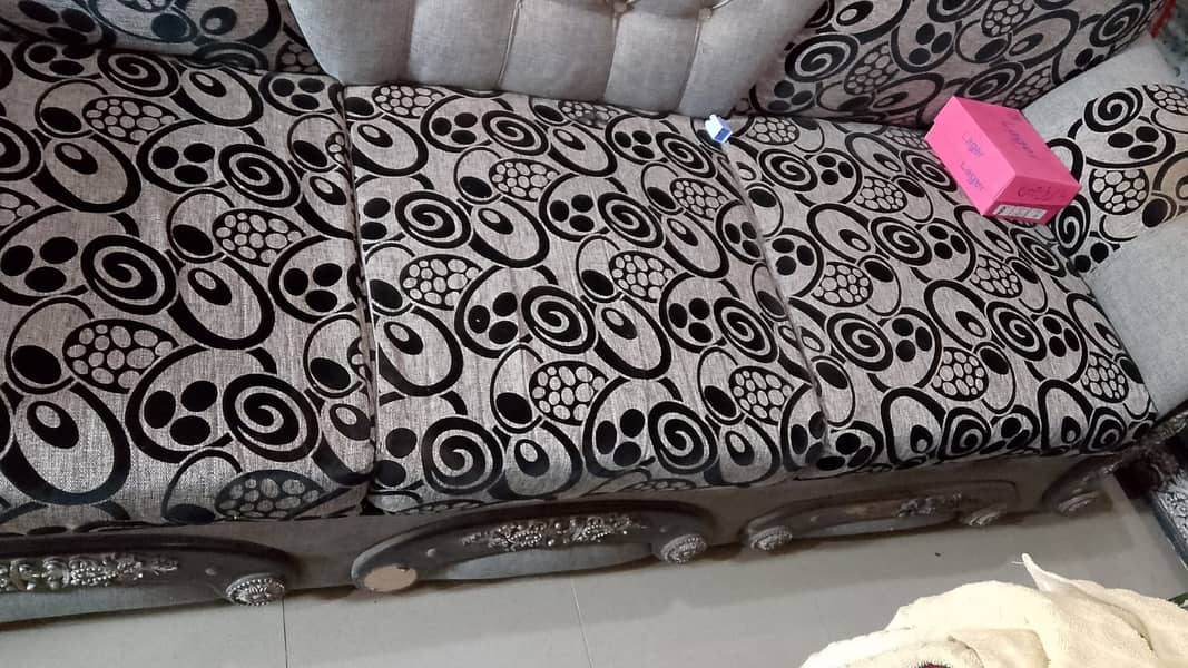 5 seater Sofa set for sale 3