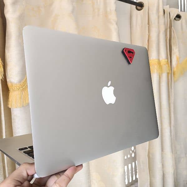 MacBook air 13 inch early 2015 core i7 2.2 Ghz 256gb SSD 8gb RAM 0