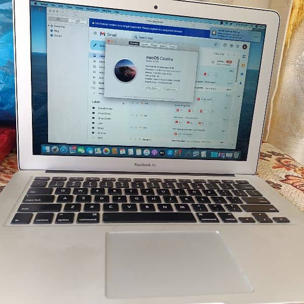 MacBook air 13 inch early 2015 core i7 2.2 Ghz 256gb SSD 8gb RAM 6