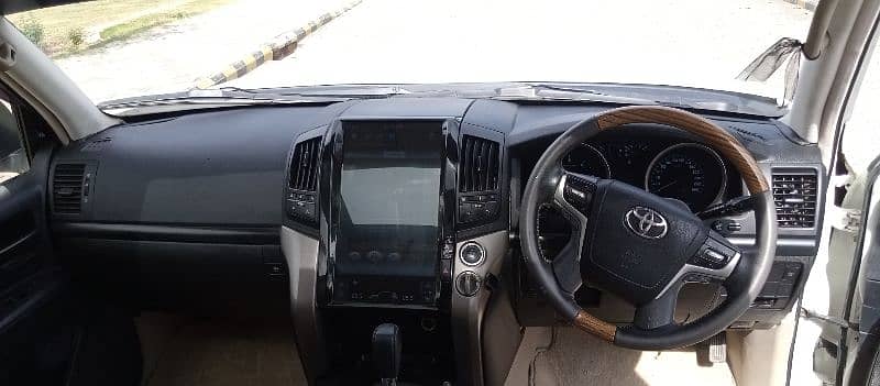 Toyota Land Cruiser 9