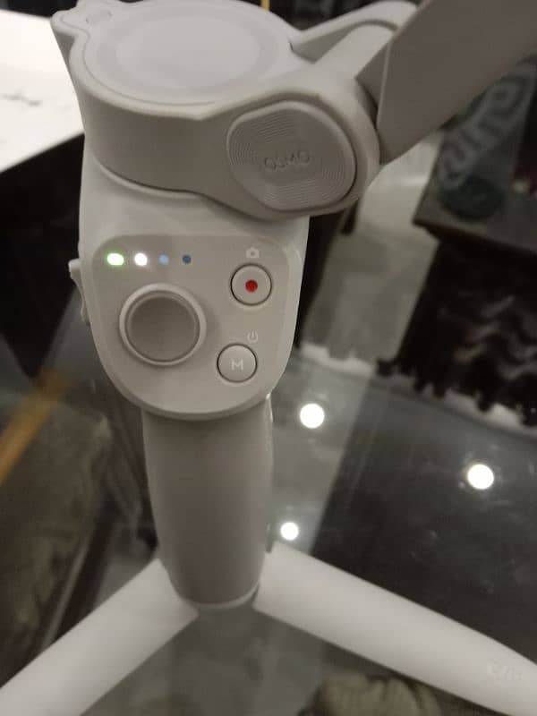 DJI om 4 se model in good condition 10/10 condition 2