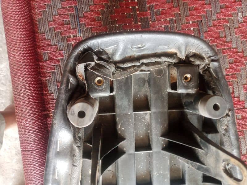 Honda cd70 seat 10