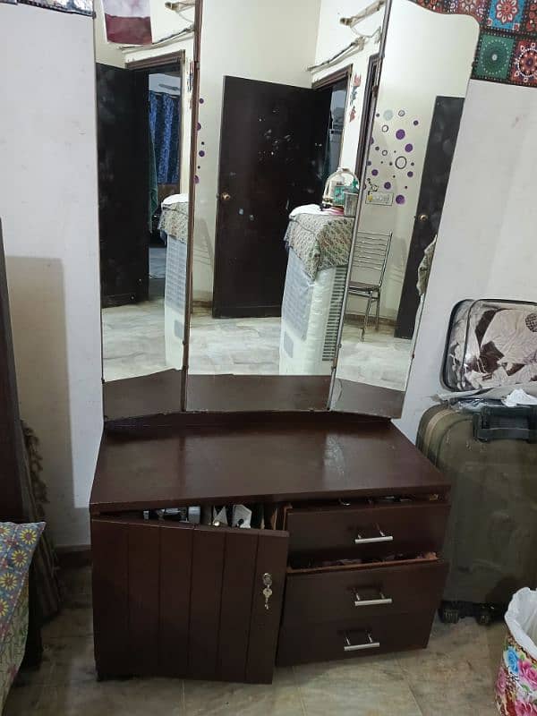 Dressing table 0
