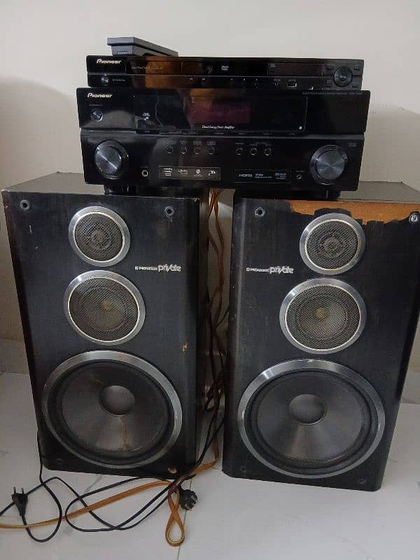Pioneer Amplifier, Speakers 10 inches and Dvd player 1