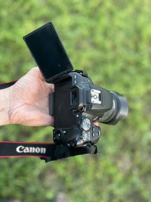 Canon EOS 200D 0