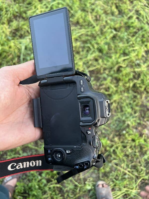 Canon EOS 200D 9
