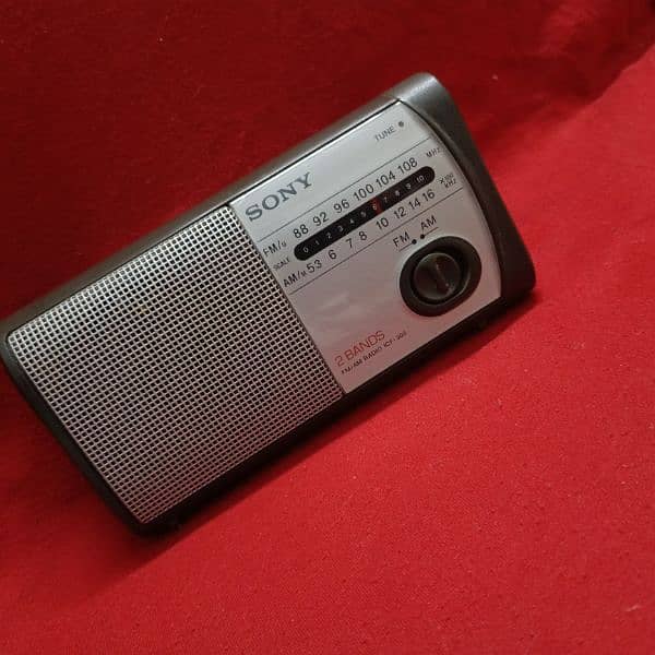 SONY 2 Band Radio . FM / Am 3