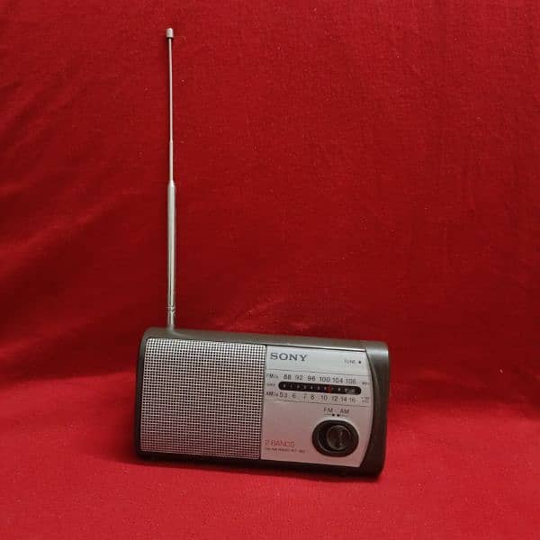SONY 2 Band Radio . FM / Am 4