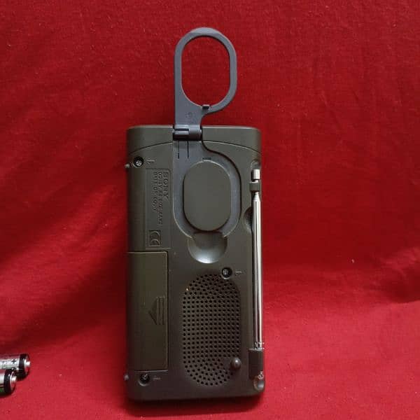 SONY 2 Band Radio . FM / Am 5