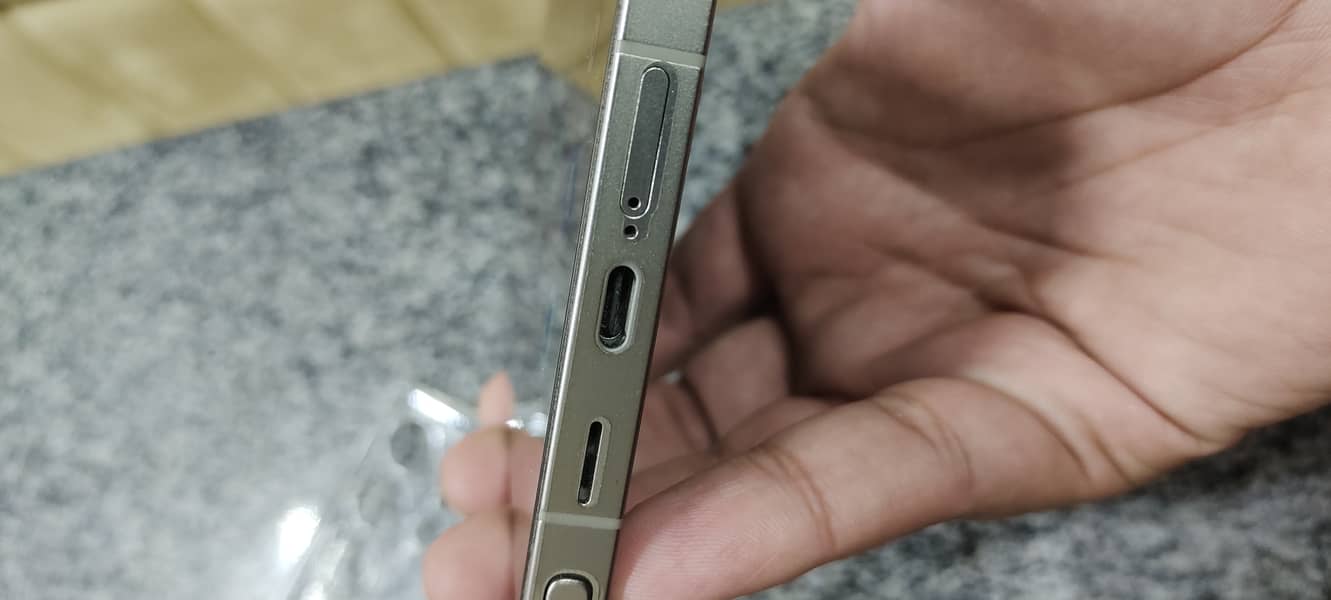 Samsung Mobile S24 Ultra 1