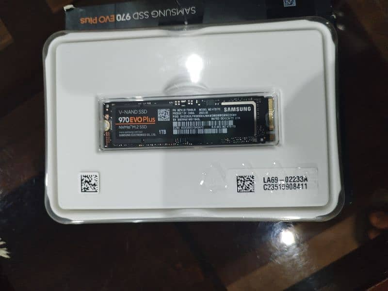 Samsung Evo 970 Plus 1 Tb Box open 2