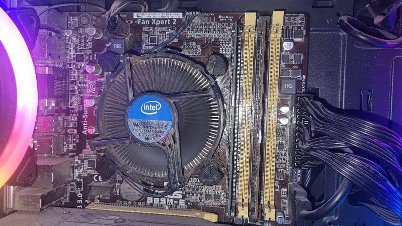 processor intel Core i7 (4)790.  Asus B85 M-e.  12gb Rams 0