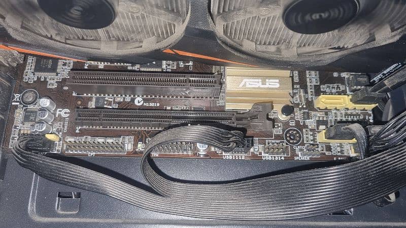 processor intel Core i7 (4)790.  Asus B85 M-e.  12gb Rams 1