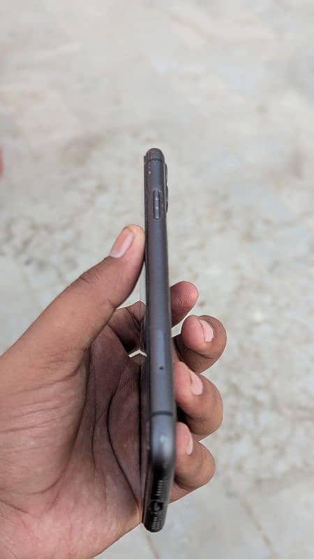 Iphone 11 64GB With Box 3