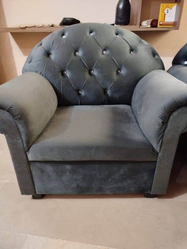 Grey sofa high quality sofa, velvet sofa 5 seater in new condition 1