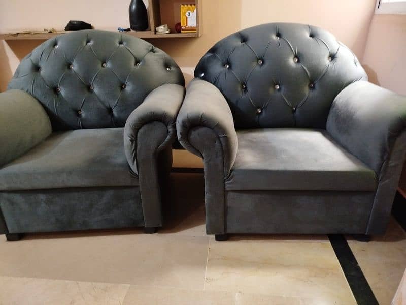 Grey sofa high quality sofa, velvet sofa 5 seater in new condition 5