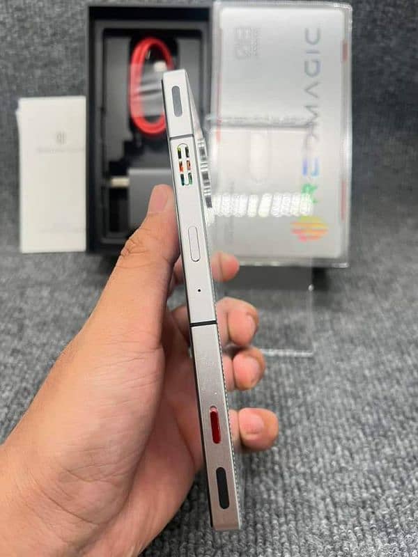 Red magic 8s pro 16/256 GB 03230916581  my what'sap number 2