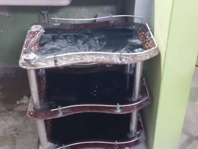 Tea trolly. in best condition 0