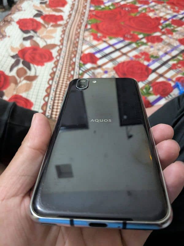 sharp Aquos r2 non pta condition 10/10 4