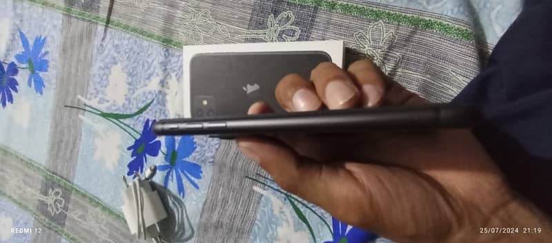 iphone 11 64GB with box non pta jv 6