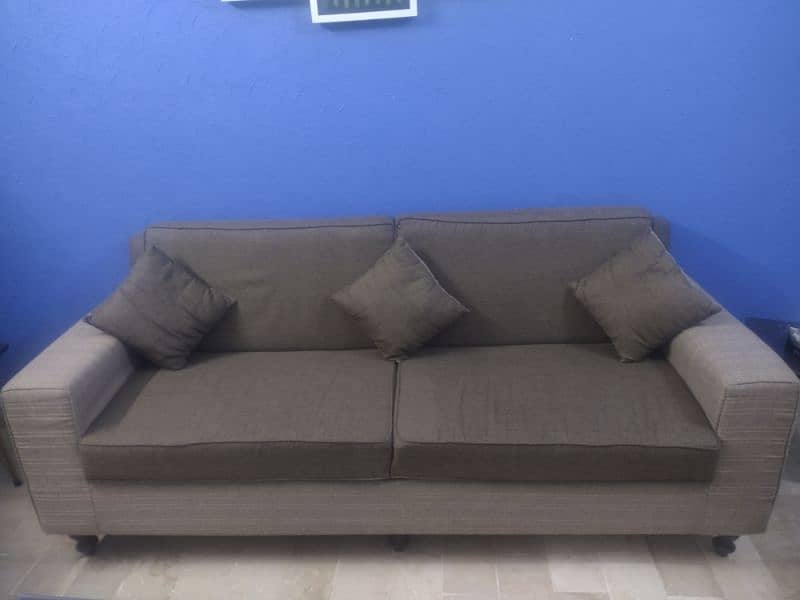 Istemaal Shuda 5-Seater Soofa achi condition ma hai 1