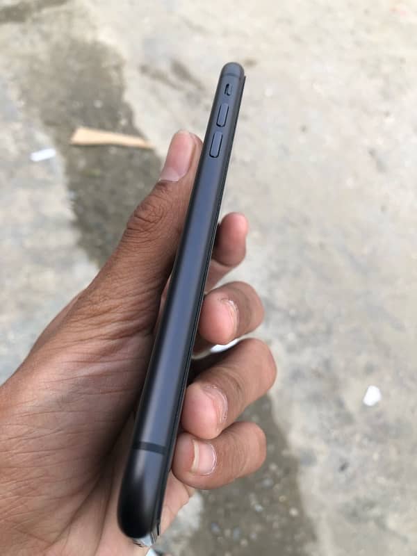 iPhone 11 128gb JV waterproof 10 by 10 condition no open no repair. 3